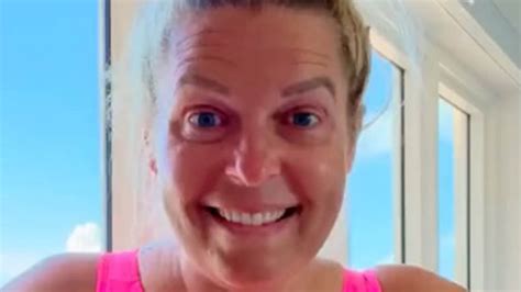 I’m a mom with DD boobs in the ‘no bra’ club – I found the best top ...