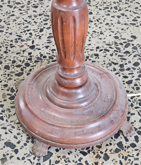 Lot - Turned and fluted floor lamp (150cm)