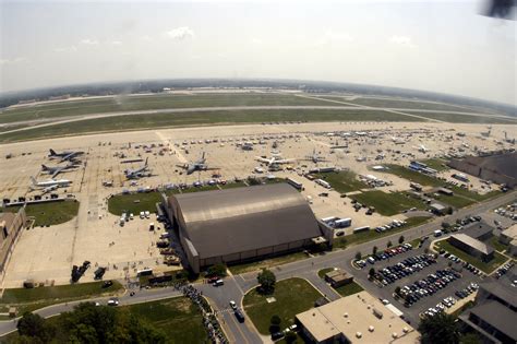 File:US Navy 040514-N-0295M-005 An aerial view of Andrews Air Force Base flight line during the ...