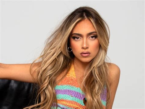 La Mentira Lyrics English