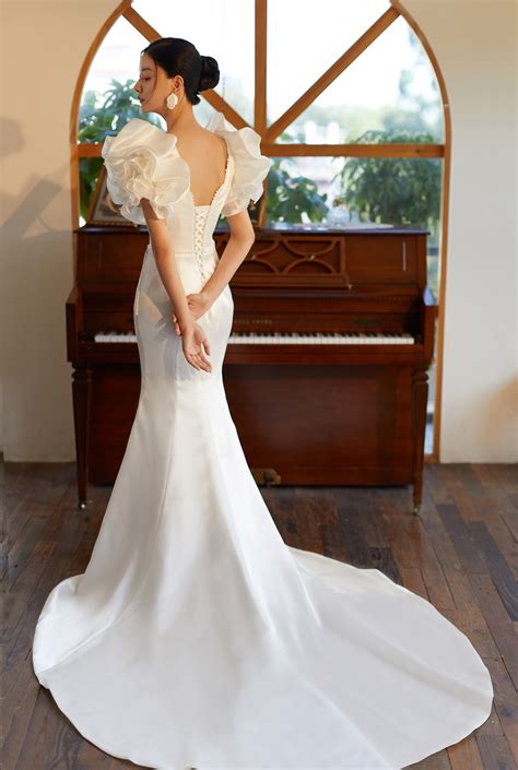 Wholesaler Showcases Charming Satin Mermaid Bridal Gown Puff Sleeve Wedding Dress - BelleAmore ...