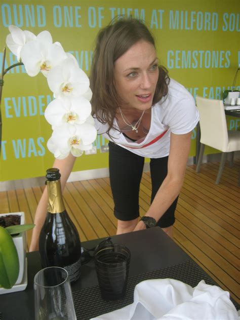 All the way to the belly button : r/downblouse