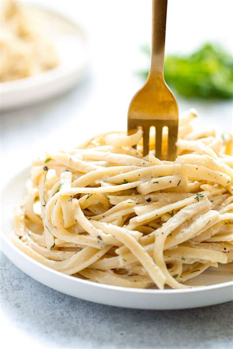 Creamy White Wine Pasta Sauce With Butter and Garlic - Knife and Soul