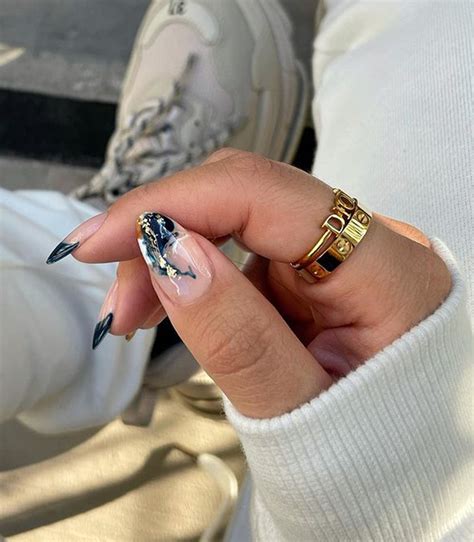 32 Chic Marble Nail Designs to Bring to the Salon | Who What Wear