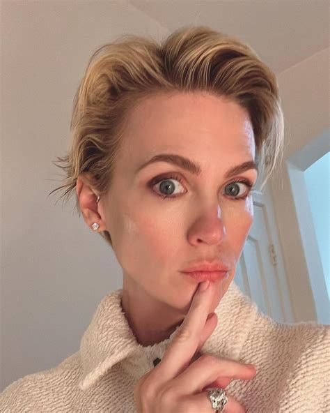 January Jones chops off all her hair, debuts dramatic cut