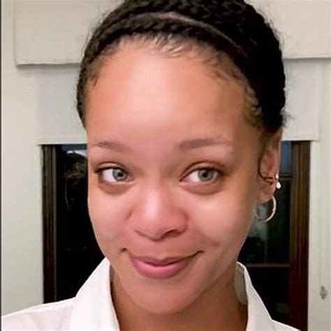 Rihanna Without Makeup Rihanna Gives Rare Look At Her Natural Curls