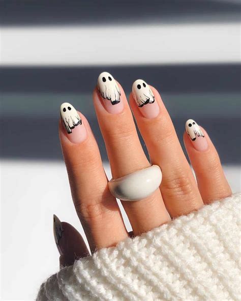 39 Spooky Short Halloween Nails You'll Absolutely Love - With Houna