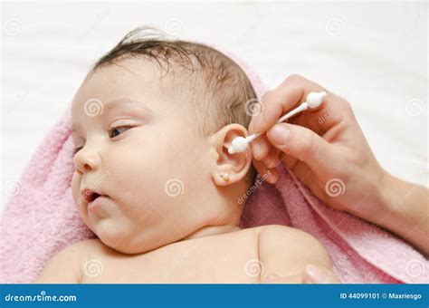 How To Clean Baby Ears After Bath at Carole Alden blog