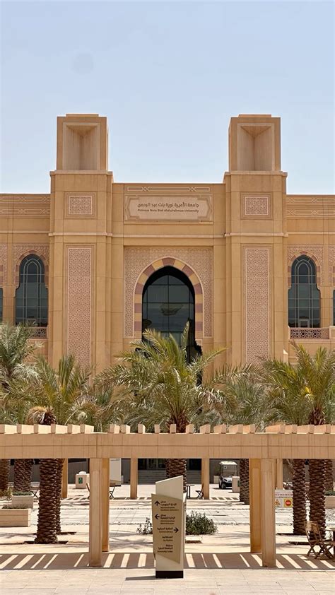 Ahmed Al-Salem adlı kullanıcının Riyadh, capital city of Saudi Arabia panosundaki Pin