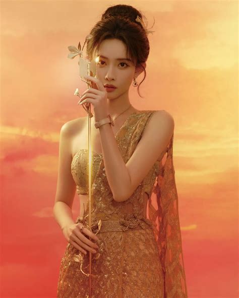 Celebrities in China | 🎥 王影璐 Wang Ying Lu | Instagram