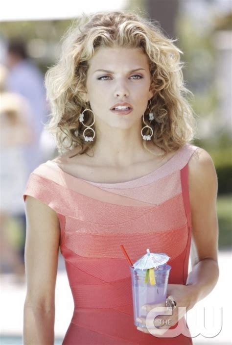 Naomi Clark through the seasons 💅🏻💵🛍 : r/90210