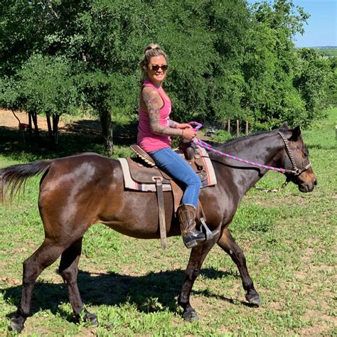 TRAIL RIDES - Maverick Horseback Riding