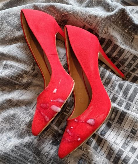 The gfs red heels got a dump today : r/Cumonshoes