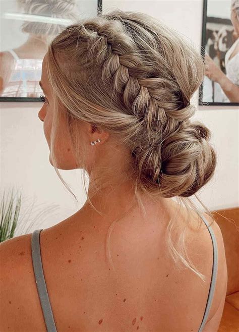 20 Romantic Bun Hairstyles for Prom That Are Easy to Do | Prom ...