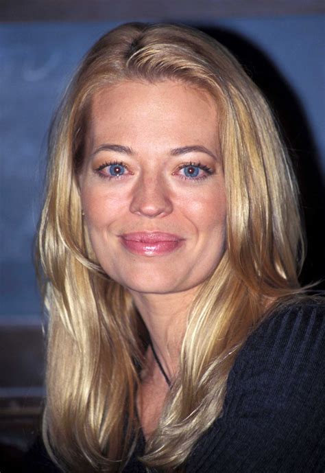 Jeri Ryan Commands Boston Public Press Conference With Academic Edge ...