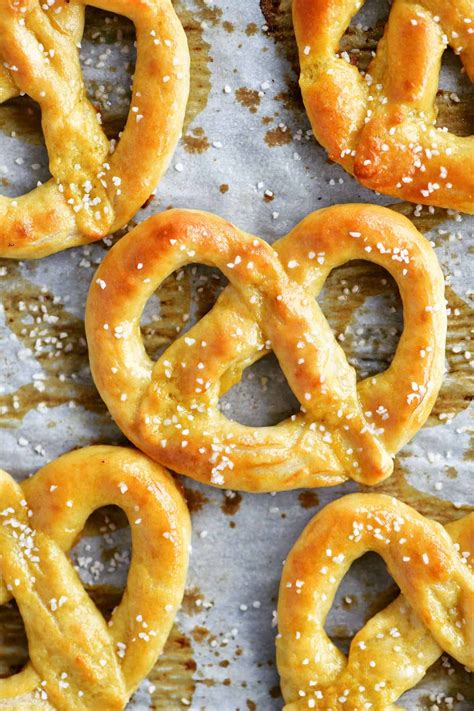 Easy Air Fryer Soft Pretzel recipe (vegan pretzels) - Munchyesta | Recipe | Soft pretzel recipe ...