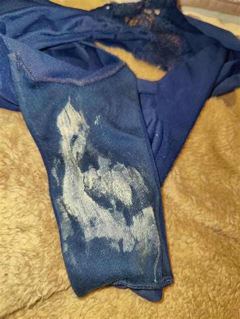 I cannot stop smelling and licking my mom's dirty panties. : r ...