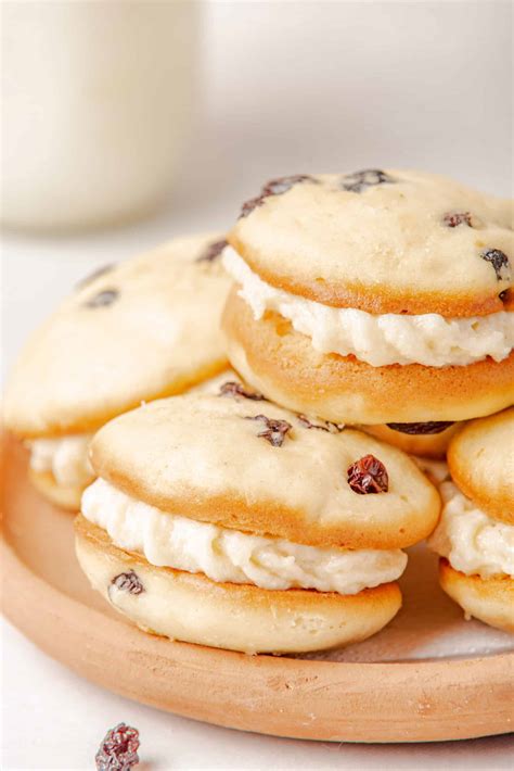 Little Debbie Raisin Creme Pies (Easy Copycat Cream Pie Recipe ...