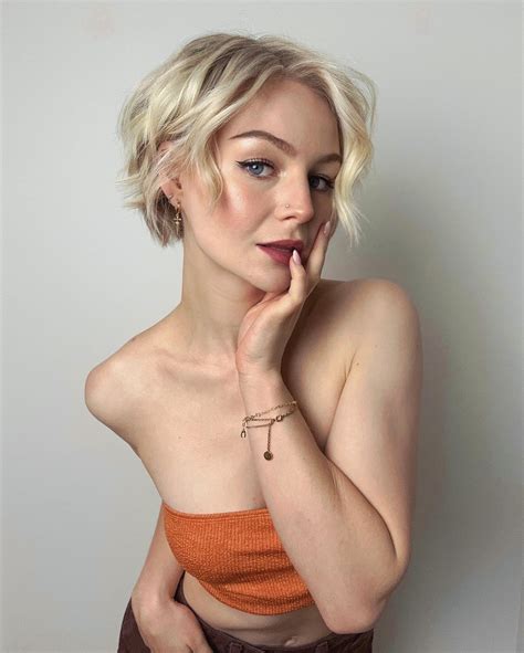 Kris Collins (Instagram/TikTok model) : r/TradTomboys