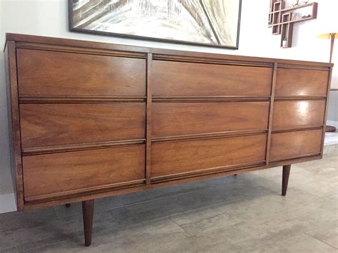 Dixie Furniture Mid Century Modern 9 Drawer Dresser