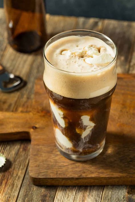 Boozy Root Beer Float - HowdyKitchen