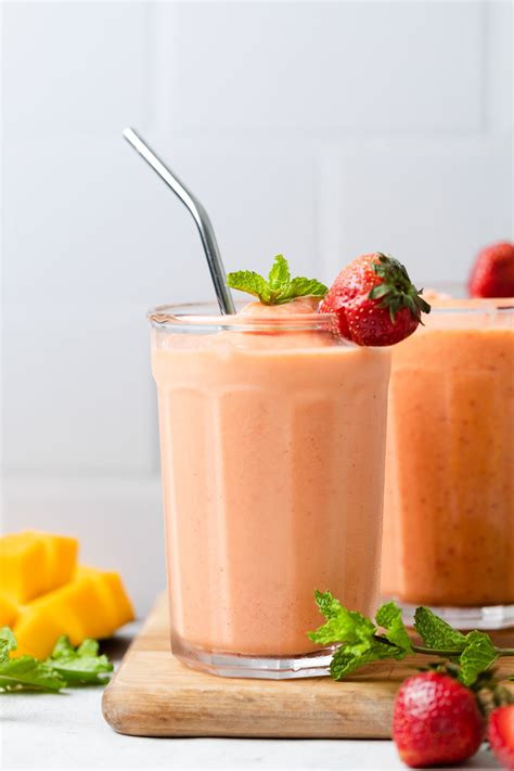 Strawberry Mango Banana Smoothie