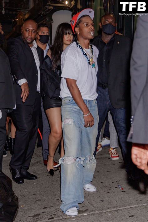 Rihanna Sexy (33 Photos) - Sexy e-Girls🔞