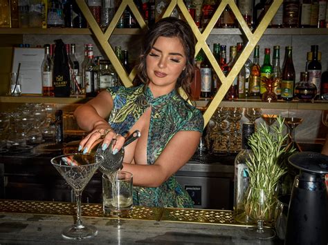 Demi Rose Mawby Big Cleavage - Hot Celebs Home