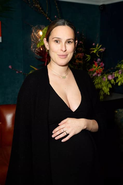 Rumer Willis proudly poses naked as she praises her post pregnancy body ...