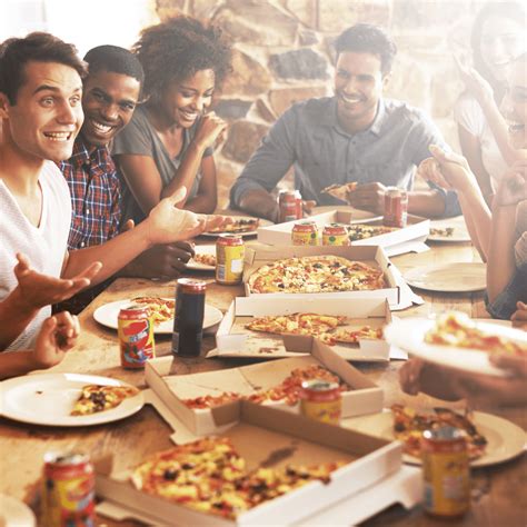 How Big is a 20 Inch Pizza & How Many Does It Feed? | Pizza Preacher