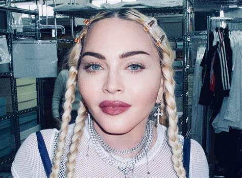 Madonna in topless presenta il suo nuovo misterioso fidanzato