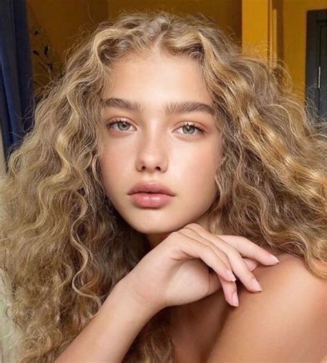 Pin by Mia on 262 | Blonde curly hair, Curly hair styles, Hair inspiration