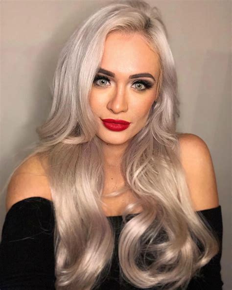 Scarlett Bordeaux on Instagram: “ ️Take me to the dark side ️” | Scarlett, Girl fashion, Hair styles