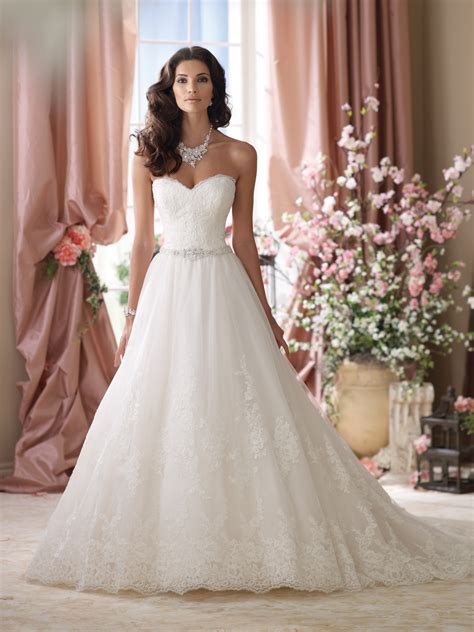 Brautstudio Edelweiss. Brautmoden, Abendmoden und Bräutigammoden.: Edle Brautkleider aus Spitze ...