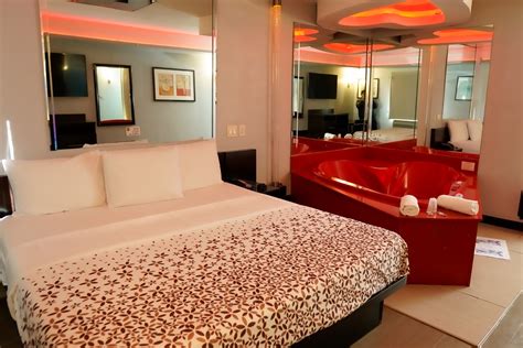 Hot Tub Room - Red - Pelham Garden Motel | Bronx NY