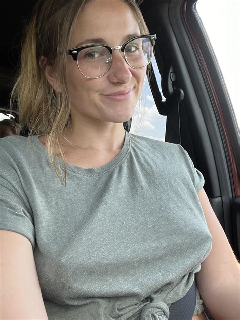 Natural and braless :) happy hump day : r/braless