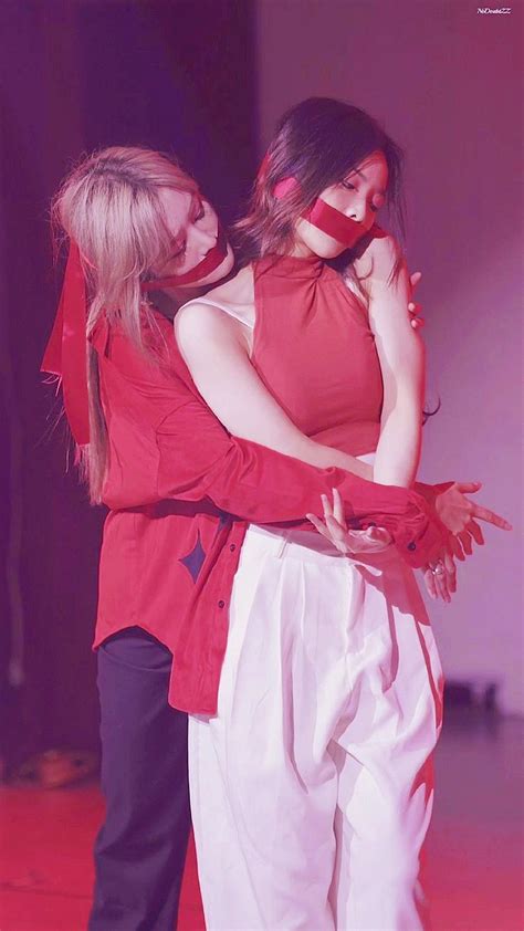 Couple Poses Reference, Pose Reference Photo, Cute Lesbian Couples ...