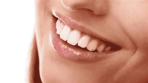 Smile Makeover Treatment Plan: Whitening, Crowns & Aligners Guide