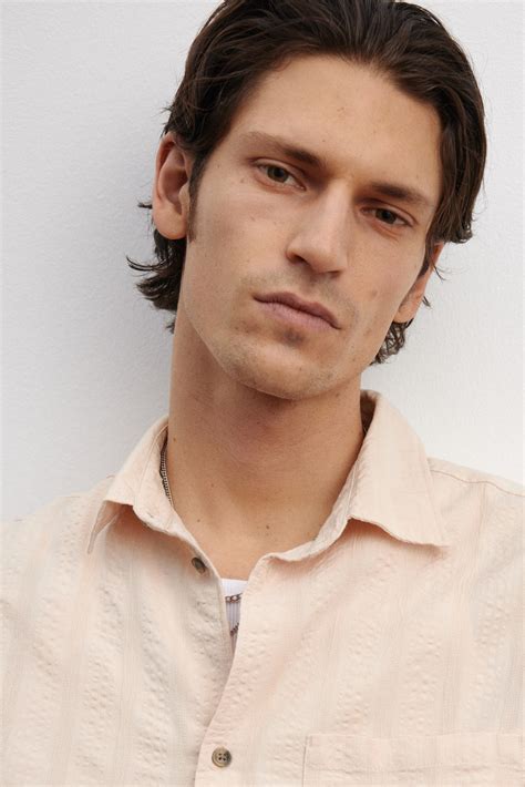 Regular Fit Textured short-sleeved shirt - Peach pink - Men | H&M GB