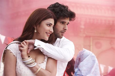 Ramaiya Vastavaiya Trailer