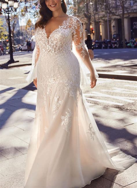 Lace Long Sleeves V-Neck Sheath/Column Wedding Dresses With Back Hole - Missacc
