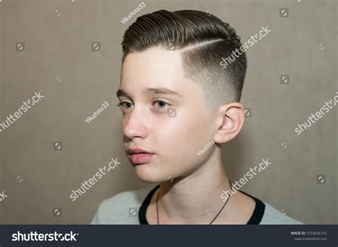 19 Side Part Mid Fade Man Images, Stock Photos & Vectors | Shutterstock