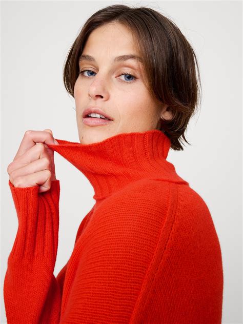 Relaxed Cashmere Turtleneck Sweater | Banana Republic