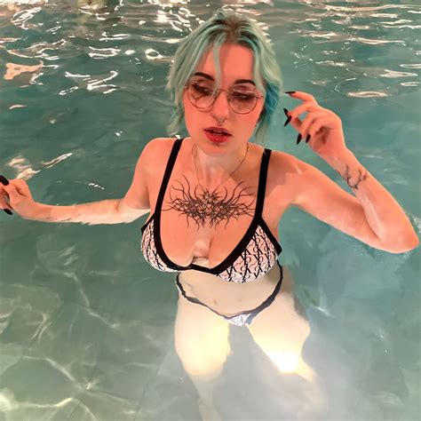 Lyra Crow слив (30 фото с Онлифанс) скачать бесплатно