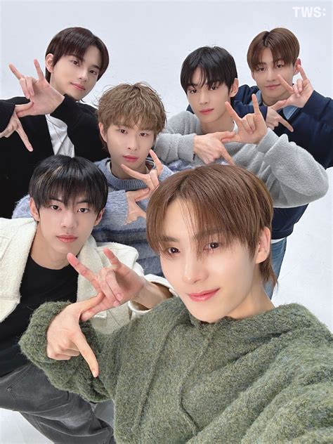 TWS~ ♡ first group photo | Actores, Idols coreanos, Foto