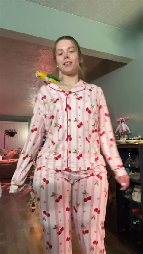 Destiny (@queen_egirll27) - Urlebird