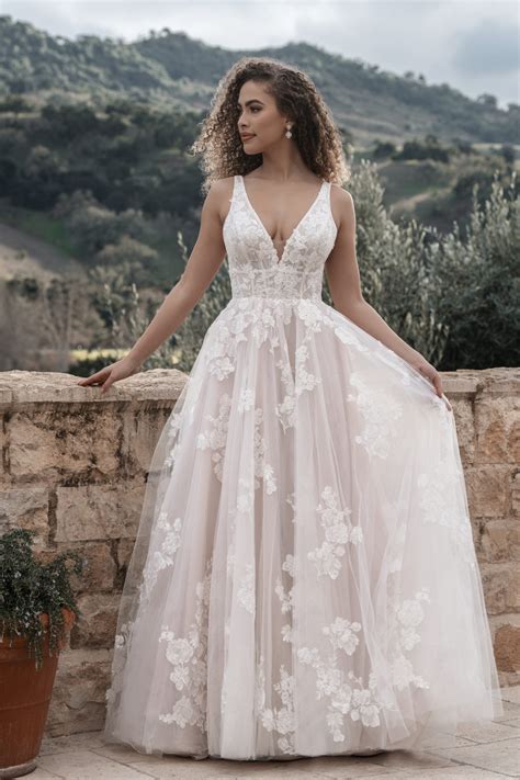 Whimsical A-Line Wedding Dress | Kleinfeld Bridal