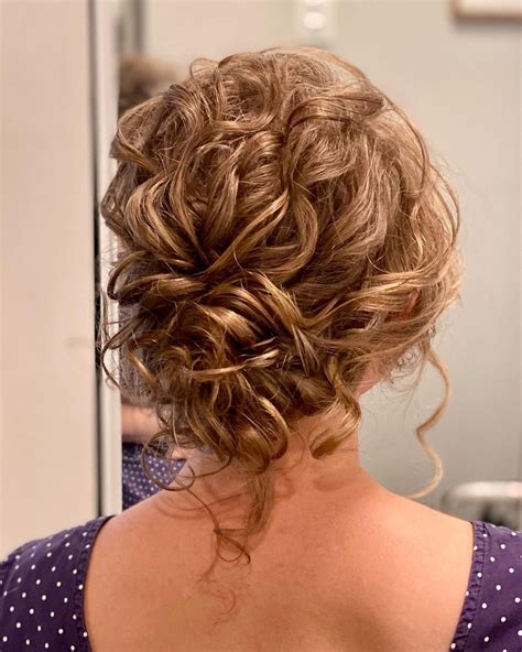 30 Chic Updos You'll Want to Copy Now | Идеи для волос, Идеи причесок ...