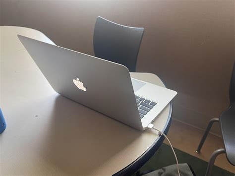 I feel like this is the best budget MacBook you can get right now does anyone agree? (2017 Air ...