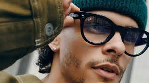 Meta Opens First Ray-Ban Pop-up Store in Hopes of Making Smartglasses ...